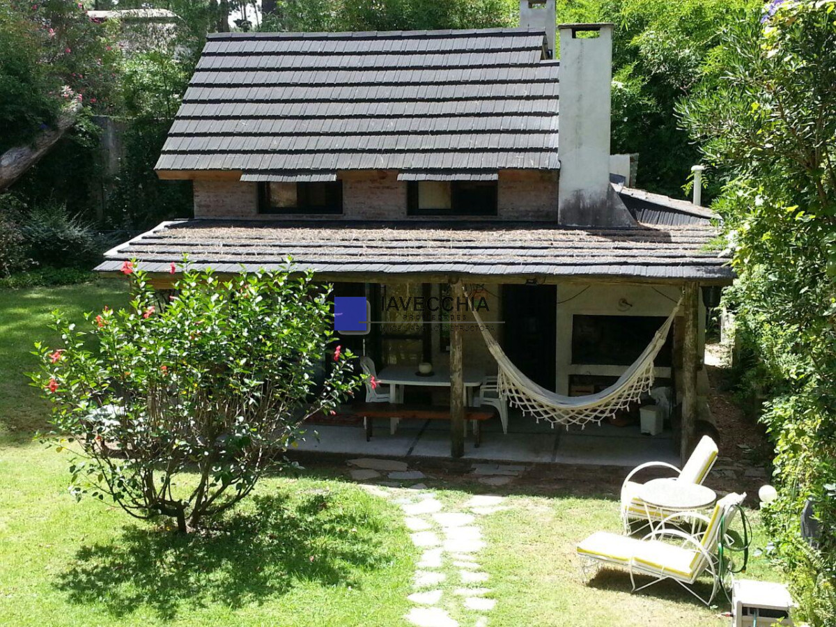 Casa 2 dormitorios en Alquiler en Pinares - IAV50327C