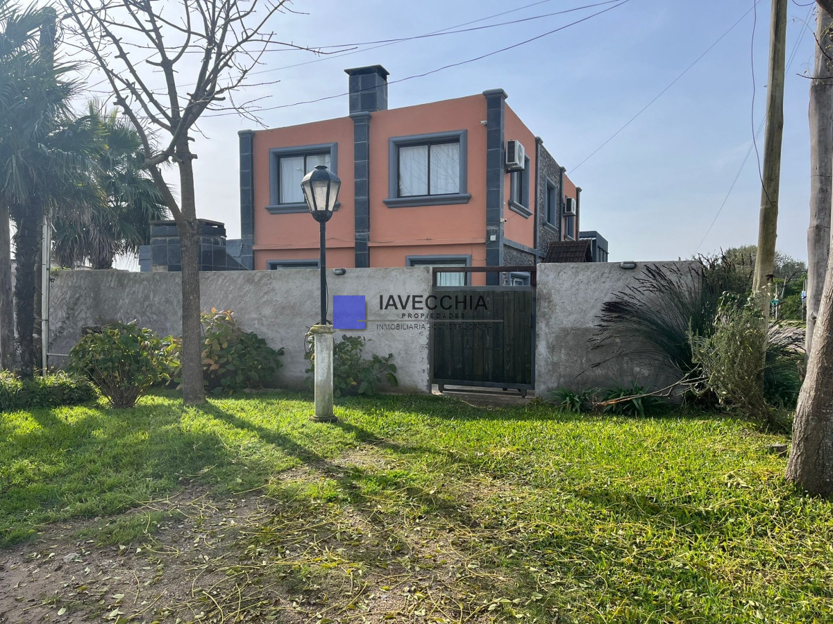 alquiler anual casa de 3 dormitorios en balneario buenos aires - IAV49923C