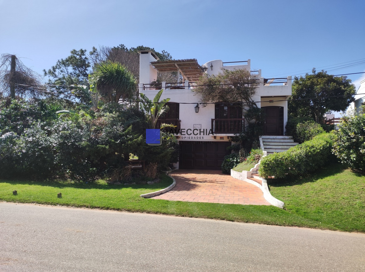 Casa en alquiler de 6 dormitorios en Rincon del indio - IAV48067C