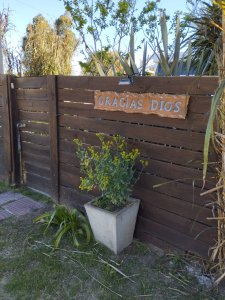 casa en alquiler en balneario buenos aires de 2 dormitorios e metros del mar