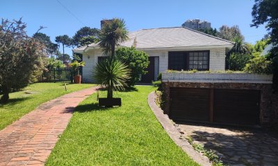 Venta Casa de 5 Dormitorios en Cantegril