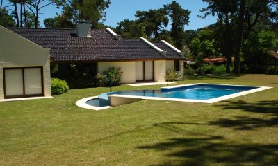 Venta de casa de 4 dormitorios en San Rafael , piscina