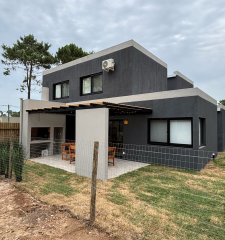 Casa 3 Dormitorios en Venta en Parque Burnett