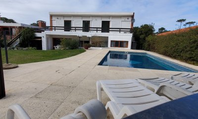 casa en venta de 4 dormitorios en la mansa a 150 metros del mar
