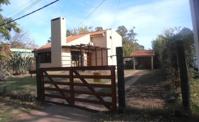 Excelente casa en venta, pinares a 2 cuadras y media del mar, buena construccion