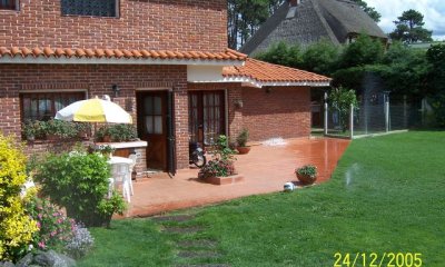 Venta de casa de 4 dormitorios en Altos del Pinar