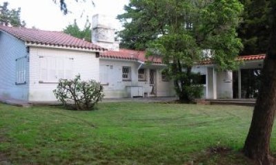 Venta de casa de 4 dormitorios en barrio Golf