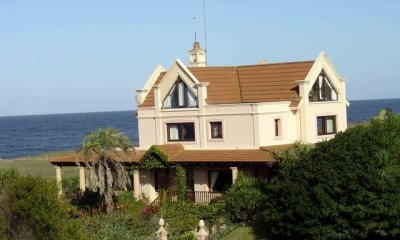 Venta de Casa de 5 Dormitorios en Las Grutas Frente al Mar