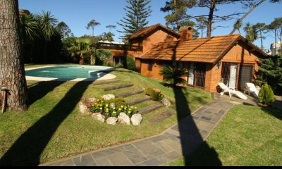 Venta Casa 4 dormitorios a 100 metros de la playa Mansa