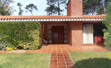 venta casa de 4 dormitorios piscina climatizada en Pinares Punta del Este