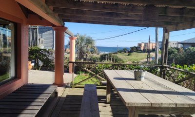 Venta de Casa de 3 Dormitorios en Manantiales con vista al Mar