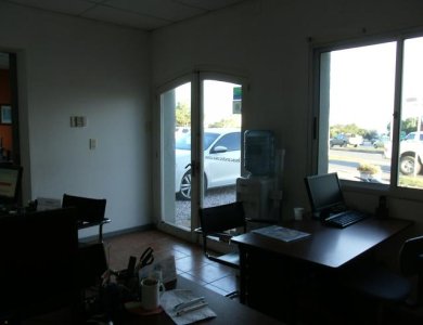 local en venta de 300 metros edificados y 900 de terreno frente al mar - iav48694l