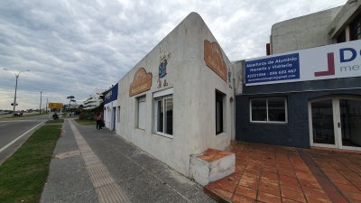 Local de 30 metros en alquiler en la Mansa Punta del Este