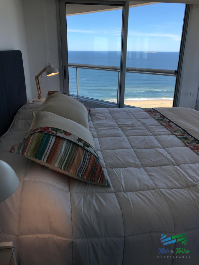 Apartamento ID.3418 - Para brillar en la Parada 10 de Playa Brava - 3 dorms, 2  baños mas dep. de servicio con baño