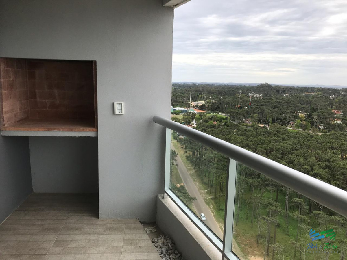 Apartamento ID.3432 - Para brillar en la Parada 10 de Playa Brava - Apartamento de 2 en suite mas dependencia de servicio con baño