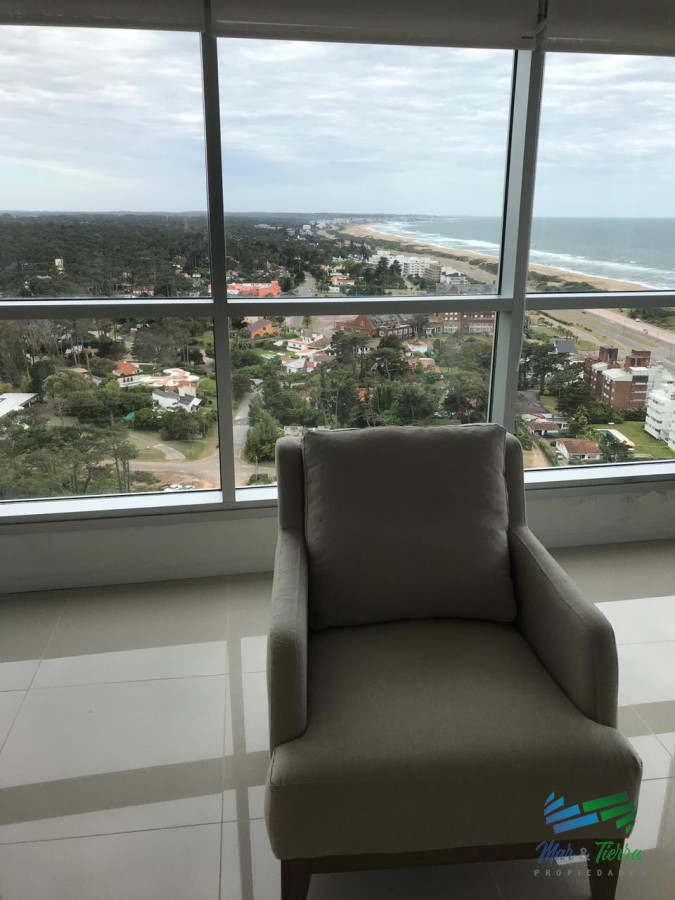 Apartamento ID.3432 - Para brillar en la Parada 10 de Playa Brava - Apartamento de 2 en suite mas dependencia de servicio con baño