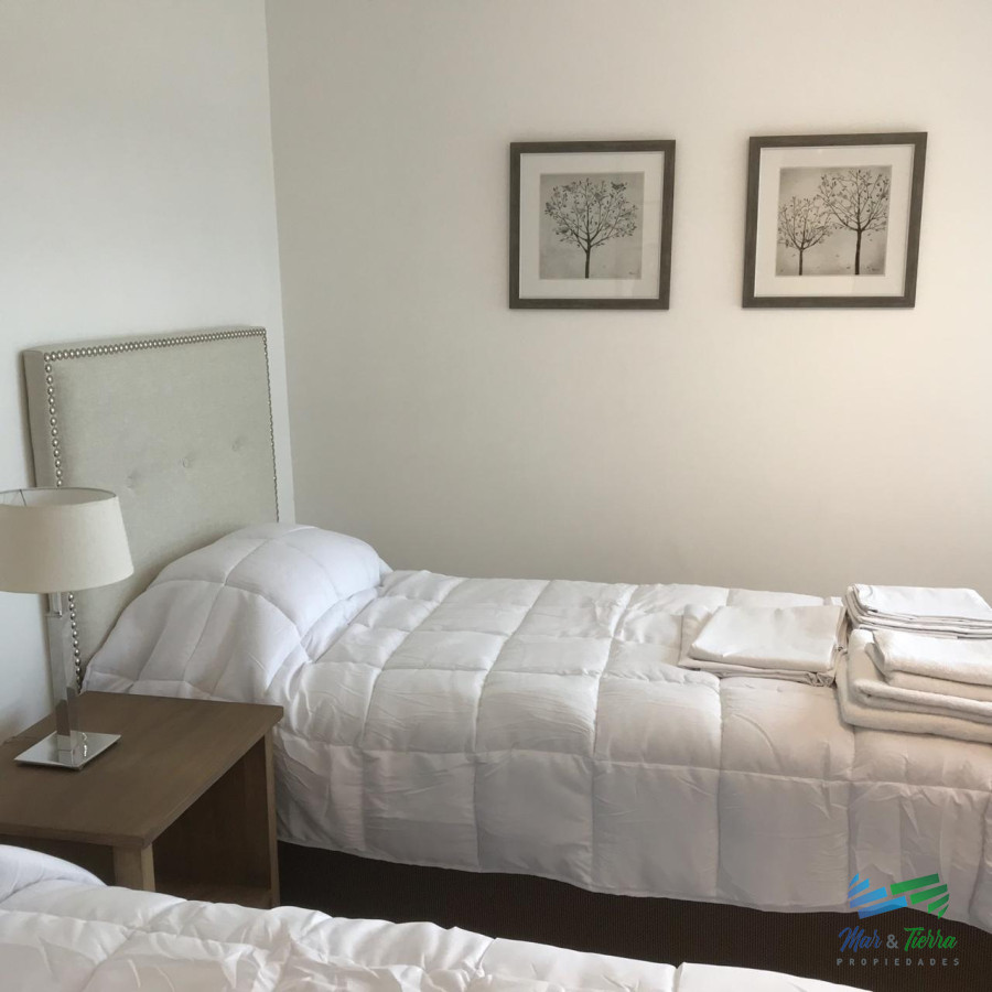 Apartamento ID.3433 - Para brillar en la Parada 10 de Playa Brava - Apartamento de 3 dormitorios con 2  baños mas dependencia de servicio con baño