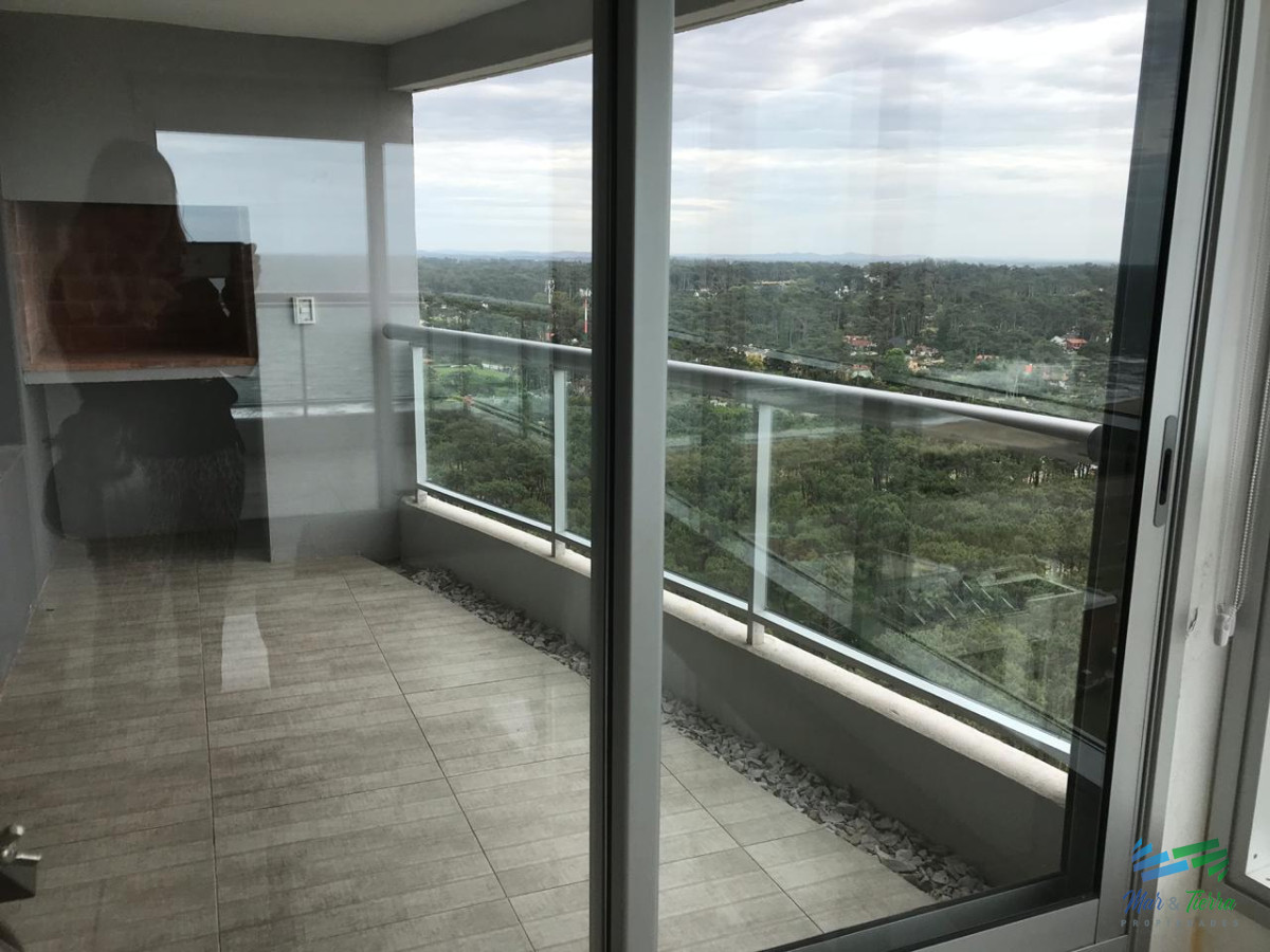 Apartamento ID.3432 - Para brillar en la Parada 10 de Playa Brava - Apartamento de 2 en suite mas dependencia de servicio con baño