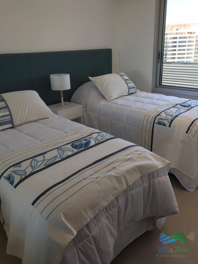 Apartamento ID.3418 - Para brillar en la Parada 10 de Playa Brava - 3 dorms, 2  baños mas dep. de servicio con baño