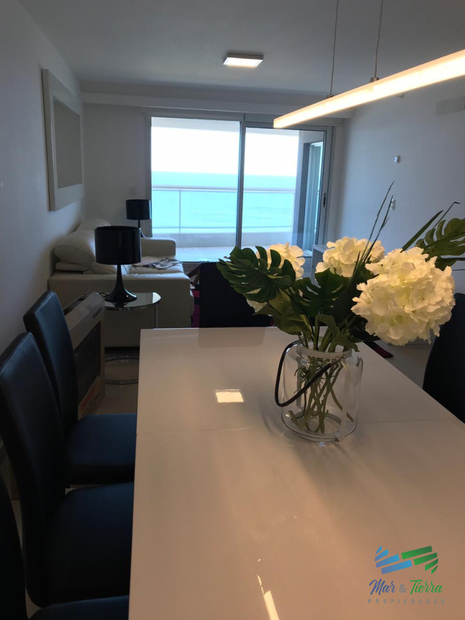 Apartamento ID.3418 - Para brillar en la Parada 10 de Playa Brava - 3 dorms, 2  baños mas dep. de servicio con baño