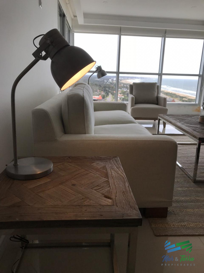 Apartamento ID.3432 - Para brillar en la Parada 10 de Playa Brava - Apartamento de 2 en suite mas dependencia de servicio con baño