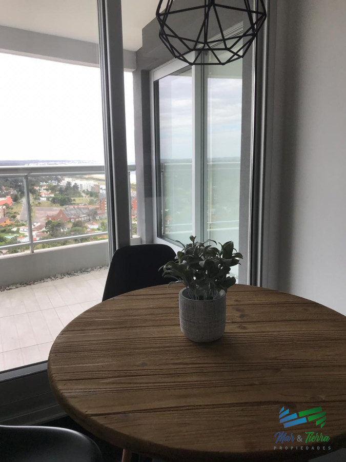 Apartamento ID.3432 - Para brillar en la Parada 10 de Playa Brava - Apartamento de 2 en suite mas dependencia de servicio con baño