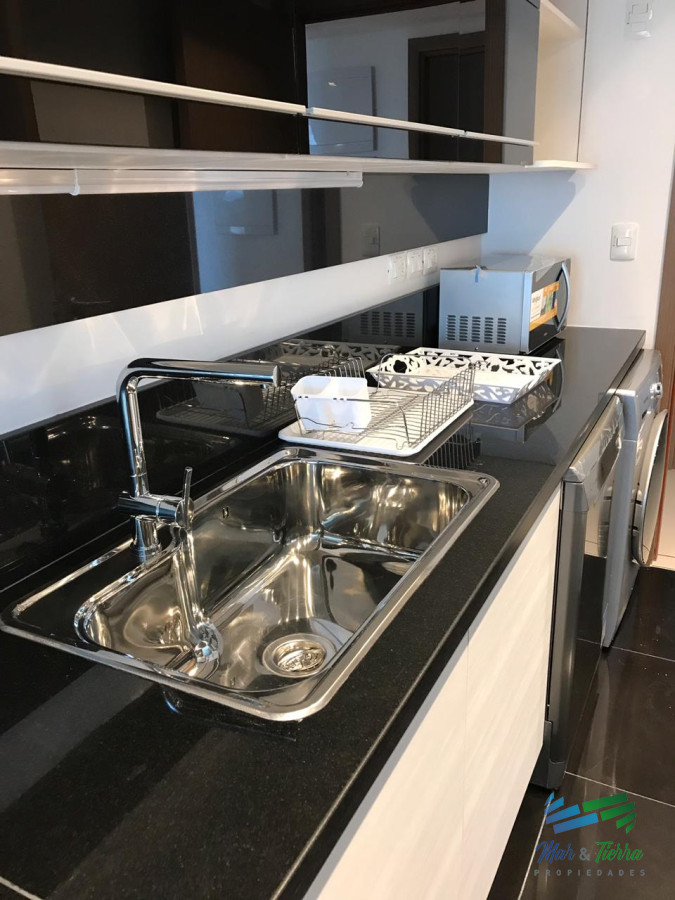 Apartamento ID.3418 - Para brillar en la Parada 10 de Playa Brava - 3 dorms, 2  baños mas dep. de servicio con baño