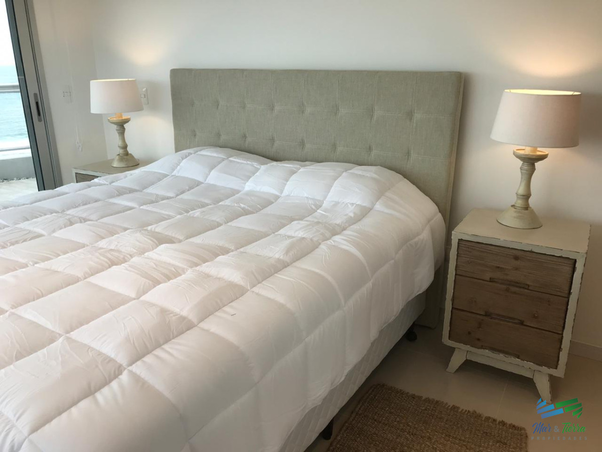 Apartamento ID.3433 - Para brillar en la Parada 10 de Playa Brava - Apartamento de 3 dormitorios con 2  baños mas dependencia de servicio con baño