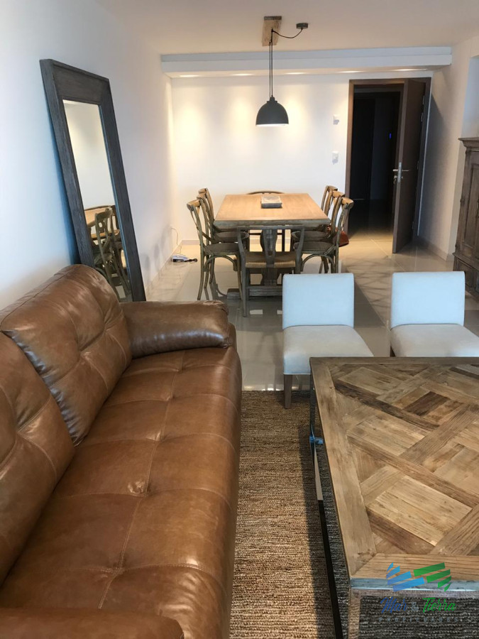 Apartamento ID.3433 - Para brillar en la Parada 10 de Playa Brava - Apartamento de 3 dormitorios con 2  baños mas dependencia de servicio con baño