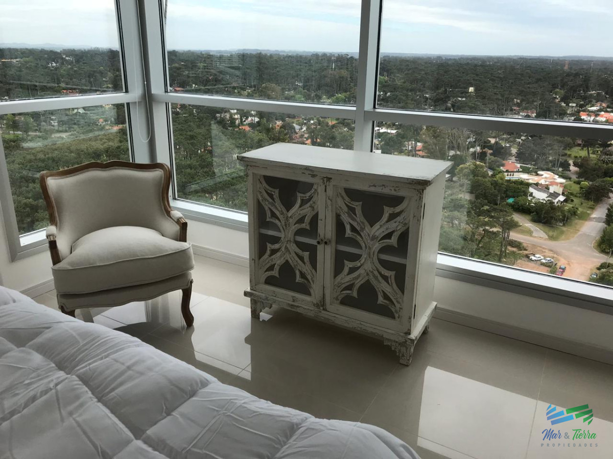 Apartamento ID.3432 - Para brillar en la Parada 10 de Playa Brava - Apartamento de 2 en suite mas dependencia de servicio con baño