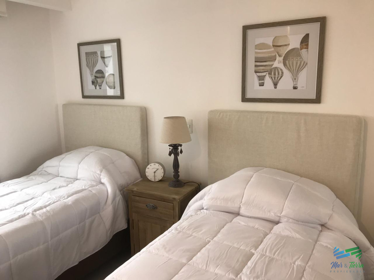 Apartamento ID.3433 - Para brillar en la Parada 10 de Playa Brava - Apartamento de 3 dormitorios con 2  baños mas dependencia de servicio con baño