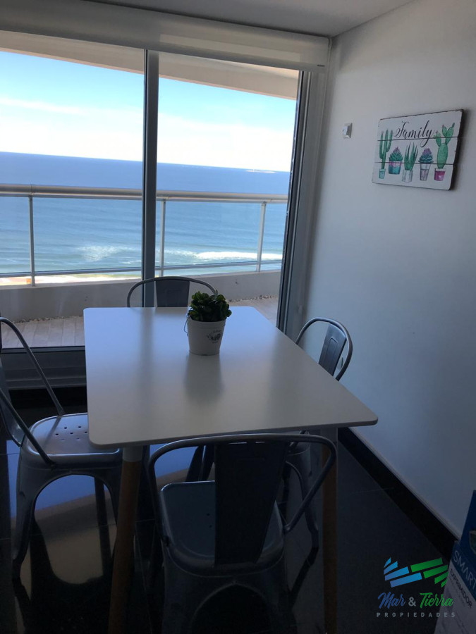 Apartamento ID.3418 - Para brillar en la Parada 10 de Playa Brava - 3 dorms, 2  baños mas dep. de servicio con baño