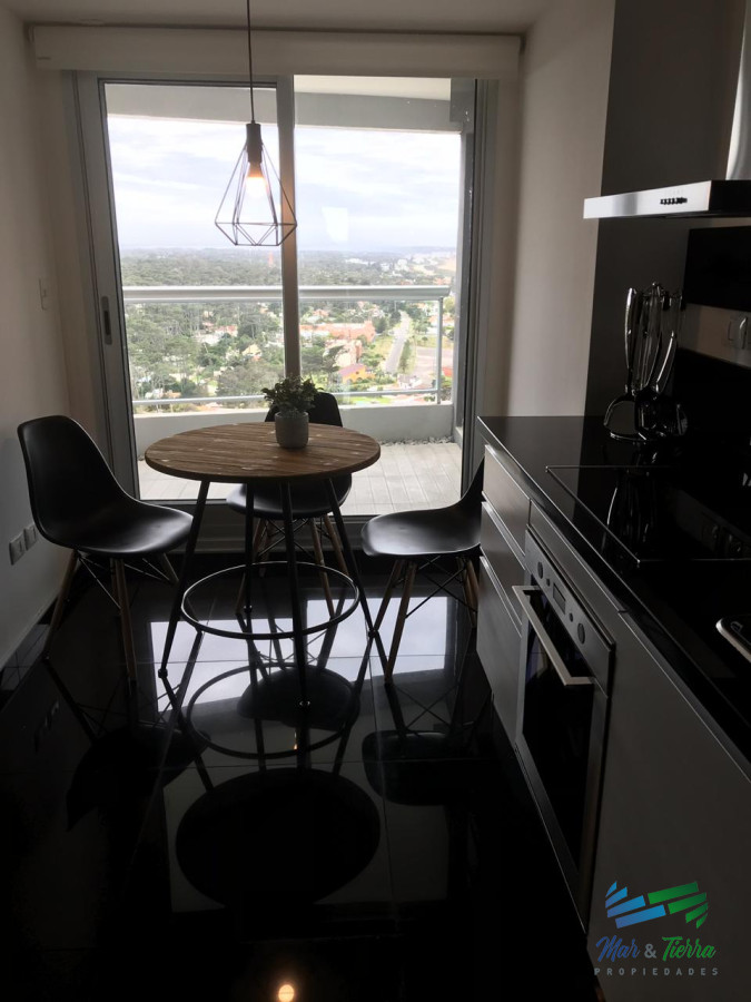 Apartamento ID.3432 - Para brillar en la Parada 10 de Playa Brava - Apartamento de 2 en suite mas dependencia de servicio con baño