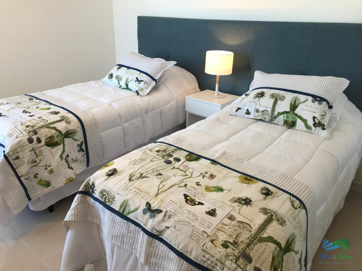 Apartamento ID.3418 - Para brillar en la Parada 10 de Playa Brava - 3 dorms, 2  baños mas dep. de servicio con baño