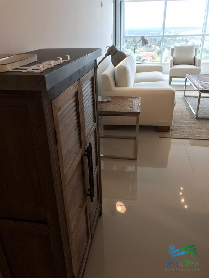 Apartamento ID.3432 - Para brillar en la Parada 10 de Playa Brava - Apartamento de 2 en suite mas dependencia de servicio con baño