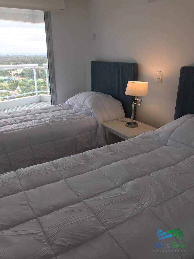 Apartamento ID.3432 - Para brillar en la Parada 10 de Playa Brava - Apartamento de 2 en suite mas dependencia de servicio con baño