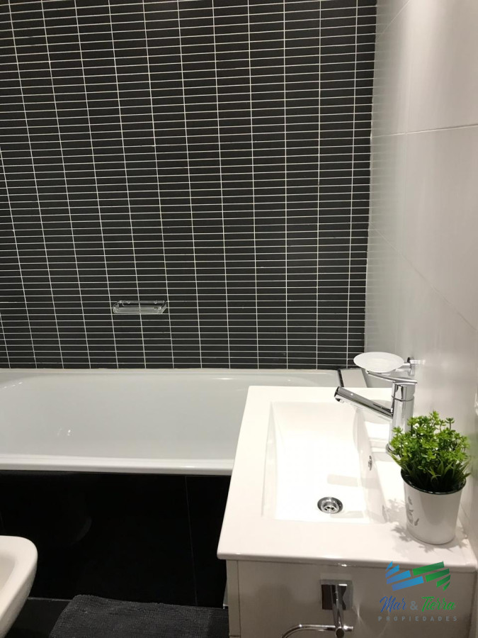 Apartamento ID.3418 - Para brillar en la Parada 10 de Playa Brava - 3 dorms, 2  baños mas dep. de servicio con baño