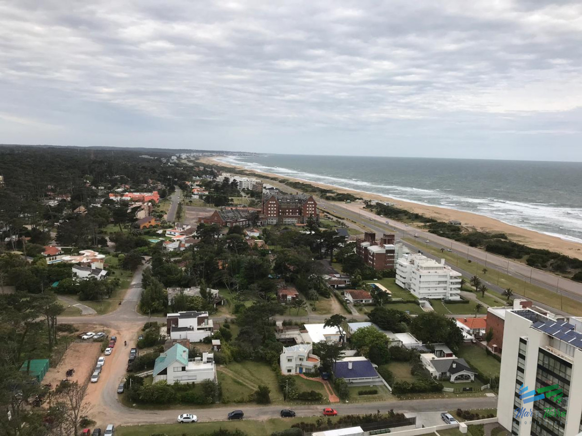 Apartamento ID.3432 - Para brillar en la Parada 10 de Playa Brava - Apartamento de 2 en suite mas dependencia de servicio con baño