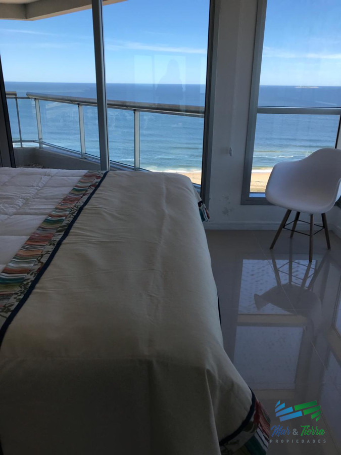 Apartamento ID.3418 - Para brillar en la Parada 10 de Playa Brava - 3 dorms, 2  baños mas dep. de servicio con baño