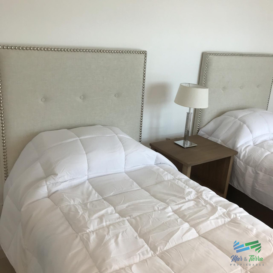 Apartamento ID.3433 - Para brillar en la Parada 10 de Playa Brava - Apartamento de 3 dormitorios con 2  baños mas dependencia de servicio con baño