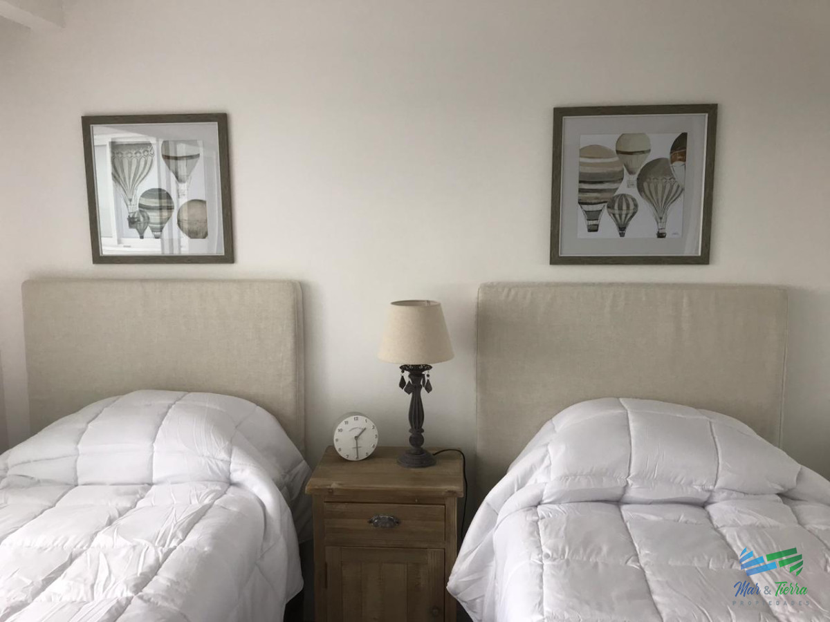 Apartamento ID.3433 - Para brillar en la Parada 10 de Playa Brava - Apartamento de 3 dormitorios con 2  baños mas dependencia de servicio con baño