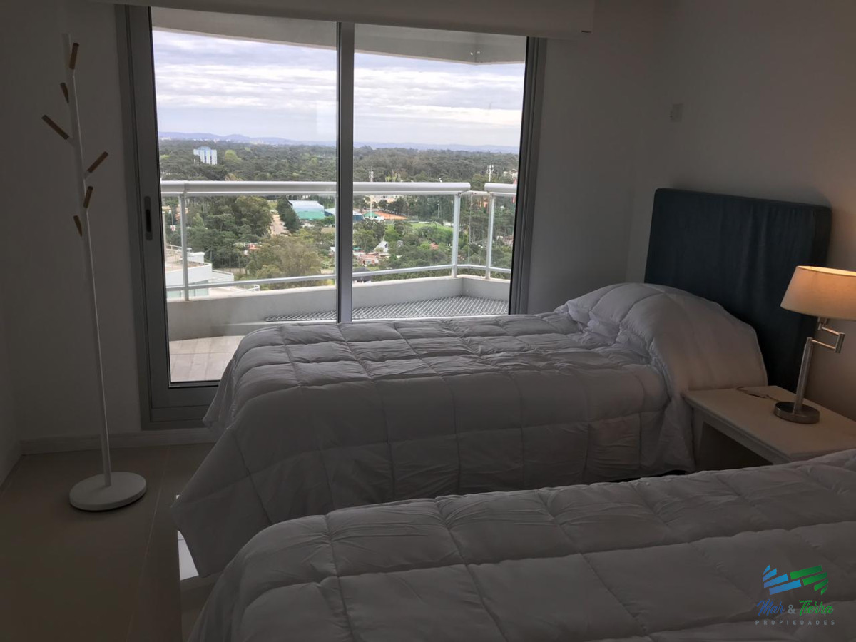 Apartamento ID.3432 - Para brillar en la Parada 10 de Playa Brava - Apartamento de 2 en suite mas dependencia de servicio con baño