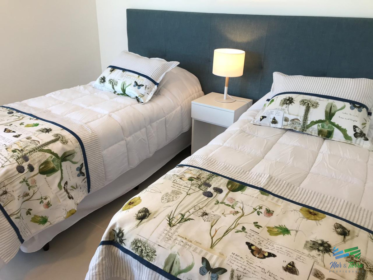 Apartamento ID.3418 - Para brillar en la Parada 10 de Playa Brava - 3 dorms, 2  baños mas dep. de servicio con baño