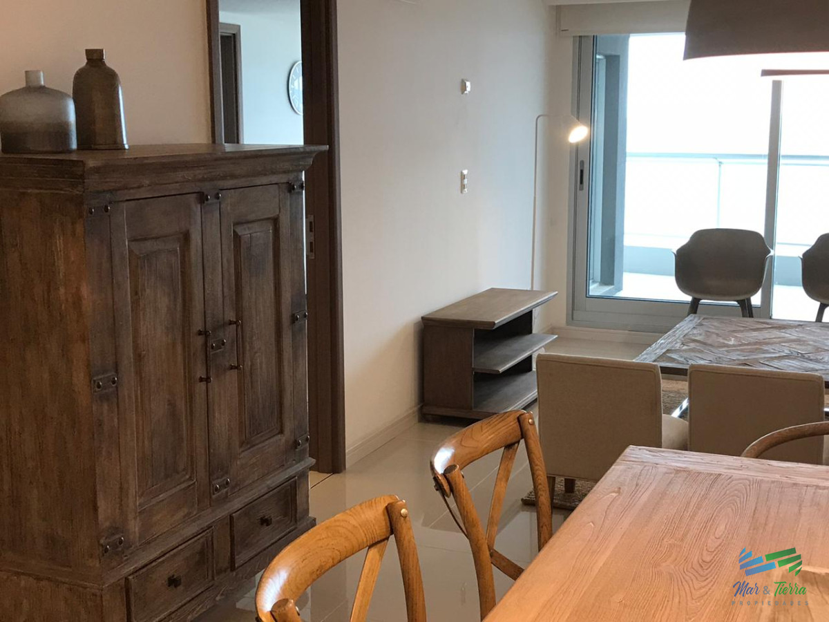 Apartamento ID.3433 - Para brillar en la Parada 10 de Playa Brava - Apartamento de 3 dormitorios con 2  baños mas dependencia de servicio con baño