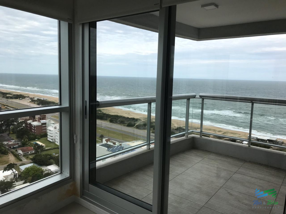 Apartamento ID.3432 - Para brillar en la Parada 10 de Playa Brava - Apartamento de 2 en suite mas dependencia de servicio con baño
