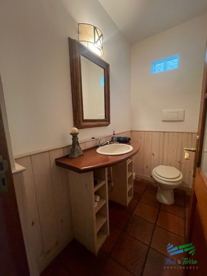 Casa ID.4625 - En venta casa de 4 dormitorios con piscina en el Golf, Punta del Este.