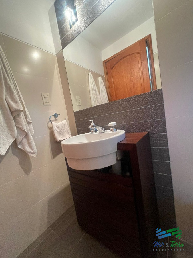 Casa ID.4625 - En venta casa de 4 dormitorios con piscina en el Golf, Punta del Este.