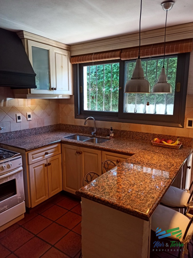 Casa ID.4625 - En venta casa de 4 dormitorios con piscina en el Golf, Punta del Este.