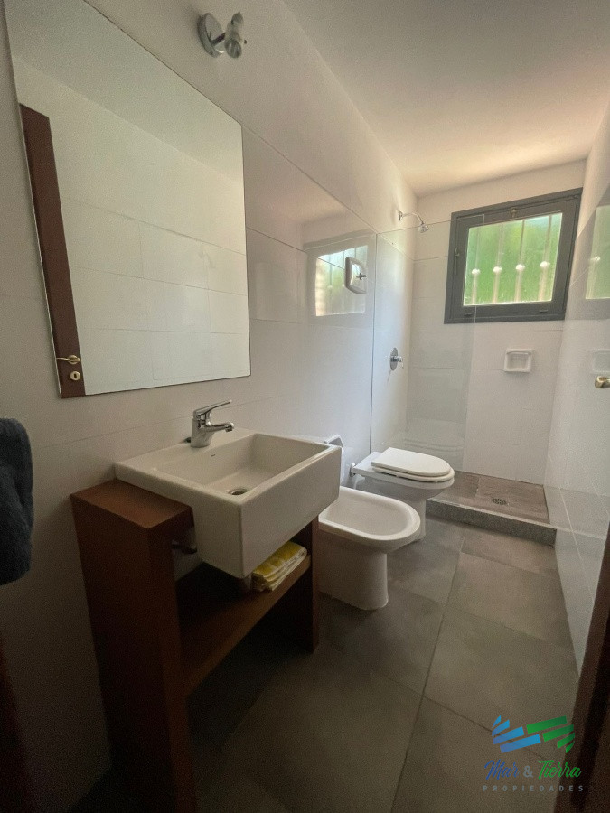 Casa ID.4625 - En venta casa de 4 dormitorios con piscina en el Golf, Punta del Este.