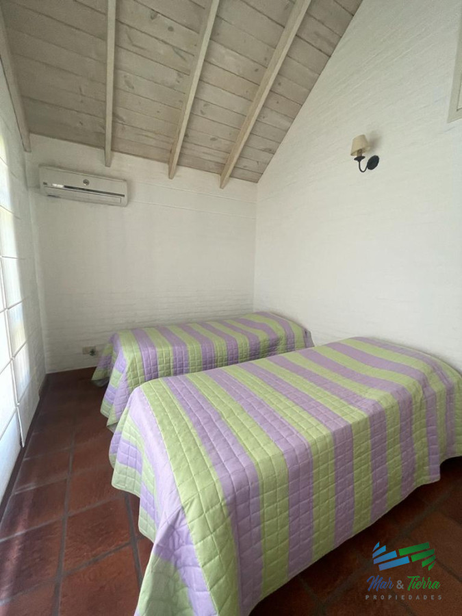 Casa ID.4625 - En venta casa de 4 dormitorios con piscina en el Golf, Punta del Este.